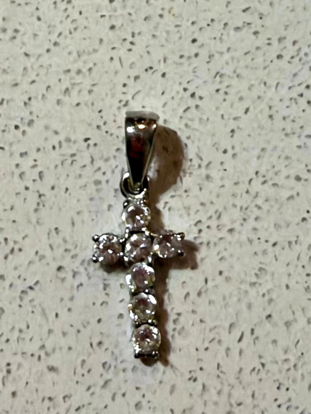 14k white gold pendant with 7 diamonds